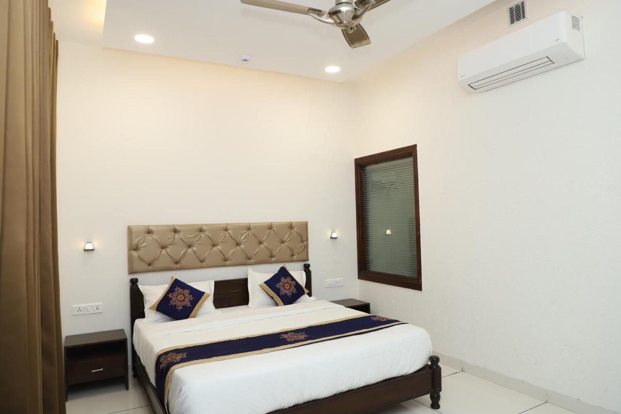 Clover Inn Udaipur Extérieur photo