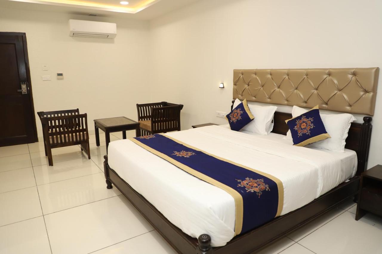 Clover Inn Udaipur Extérieur photo