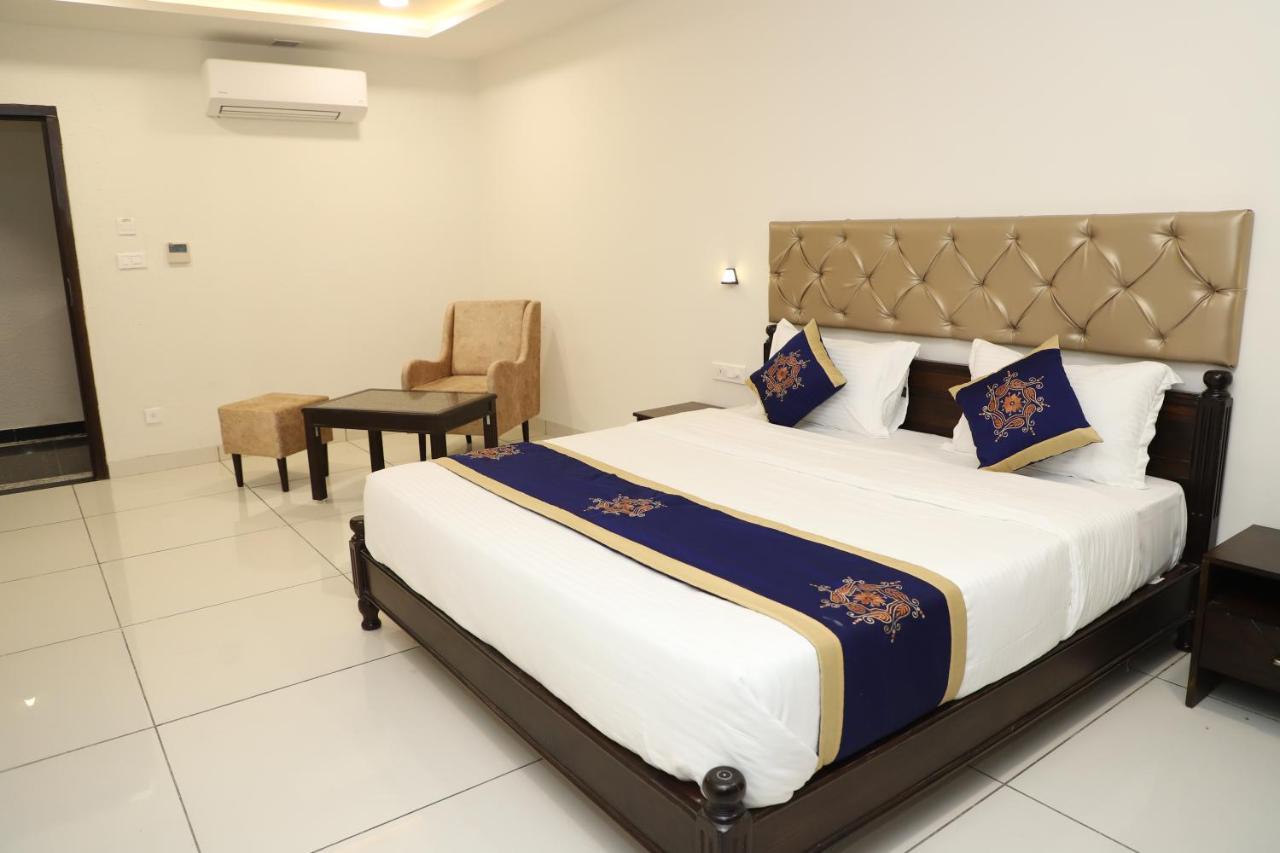 Clover Inn Udaipur Extérieur photo