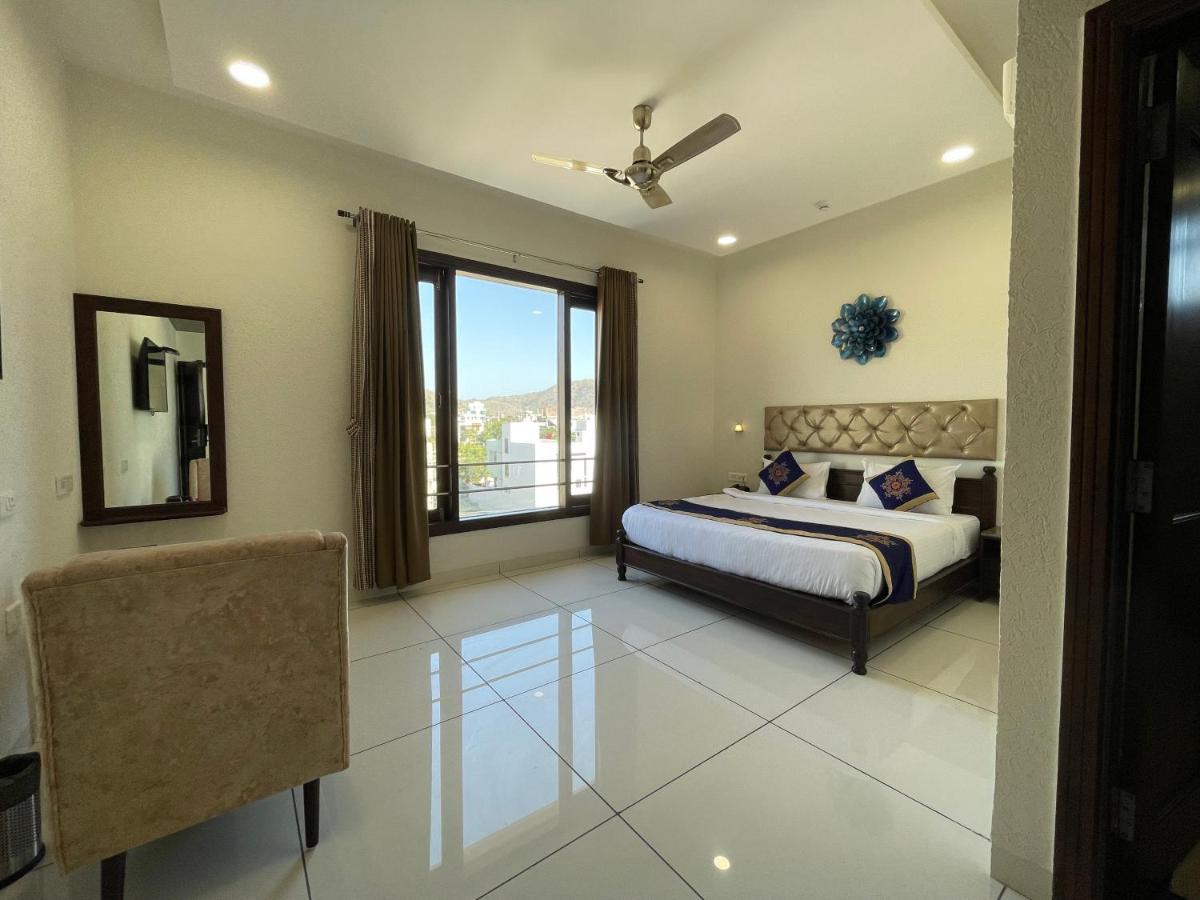 Clover Inn Udaipur Extérieur photo
