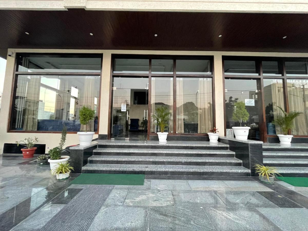 Clover Inn Udaipur Extérieur photo