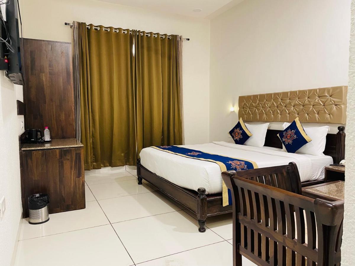 Clover Inn Udaipur Extérieur photo