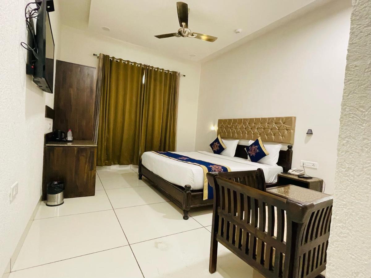 Clover Inn Udaipur Extérieur photo